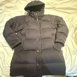 Aritzia super puff mid size large
